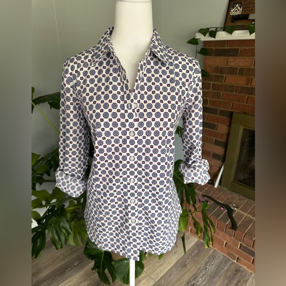 #7) Talbots Wrinkle Resistant button down shirt size medium new condition.